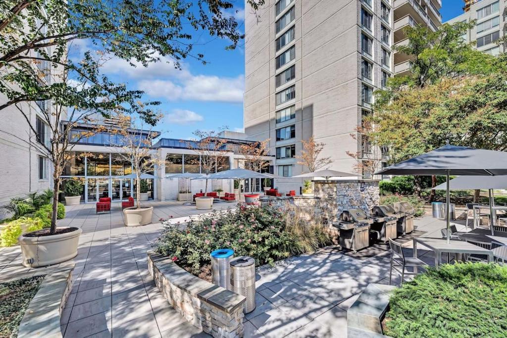 Charming Apartment At Crystal City With Amazing Amenities Arlington Esterno foto