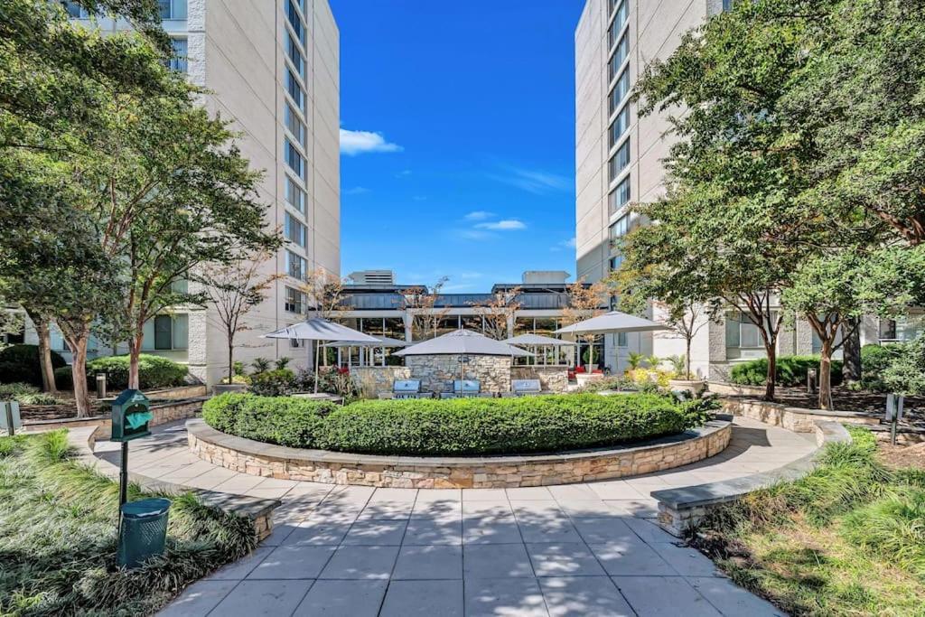 Charming Apartment At Crystal City With Amazing Amenities Arlington Esterno foto